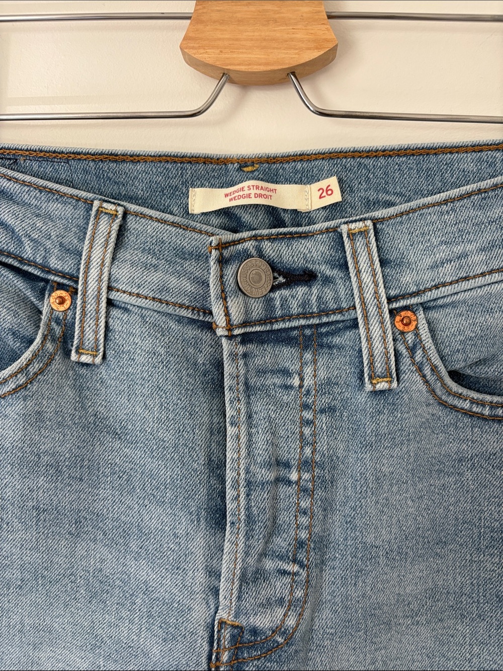 Levi's Light Blue Straight Leg Jeans with Knee Rips - Picture 2 of 3